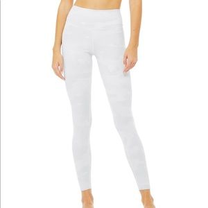 COPY - Alo yoga pants high waist white camo vapor